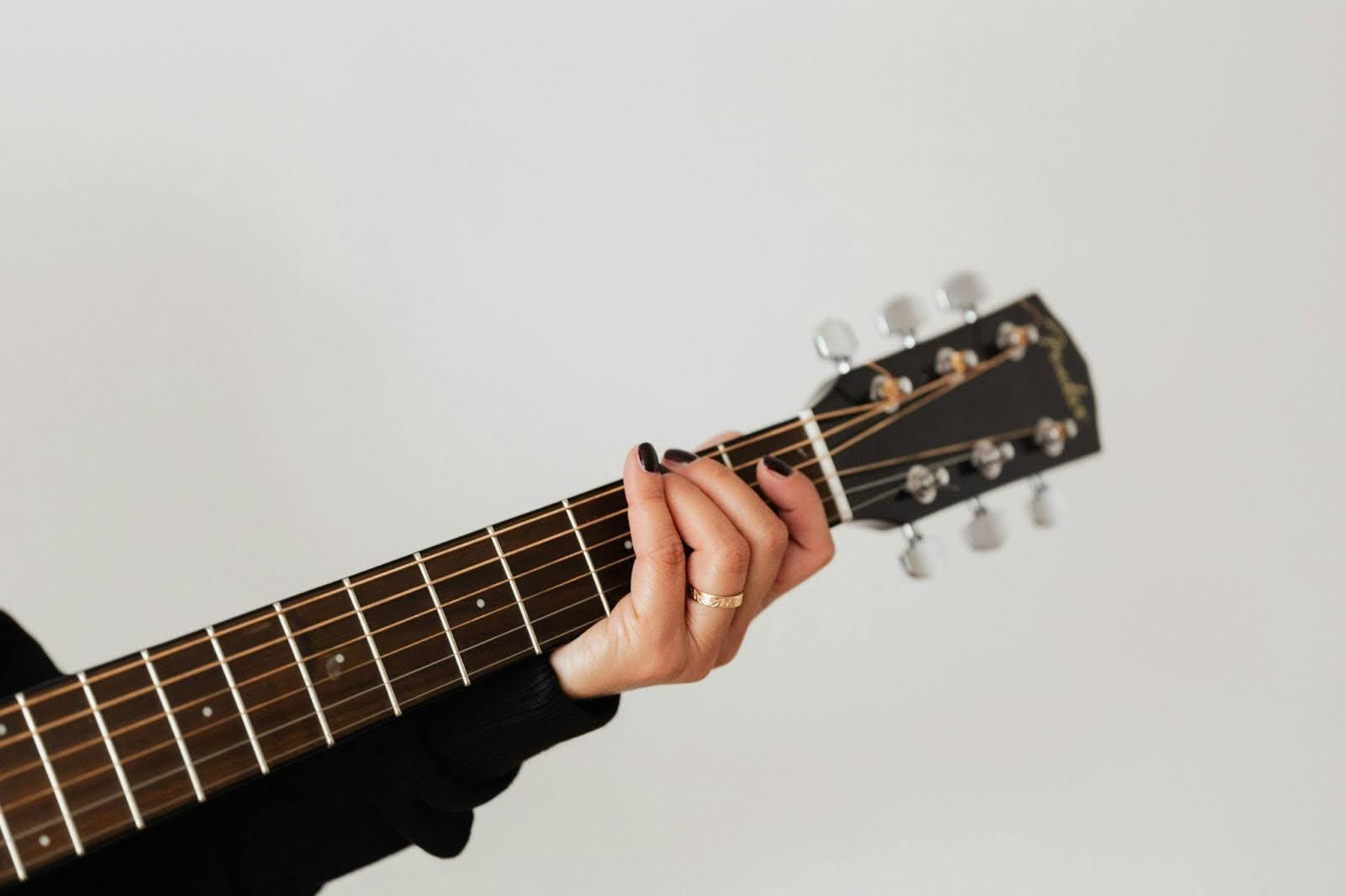 нюансы настройки акустической гитары